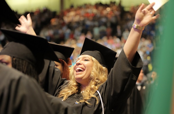 Daytona Beach Campus Sends Off 750 Graduates Embry Riddle