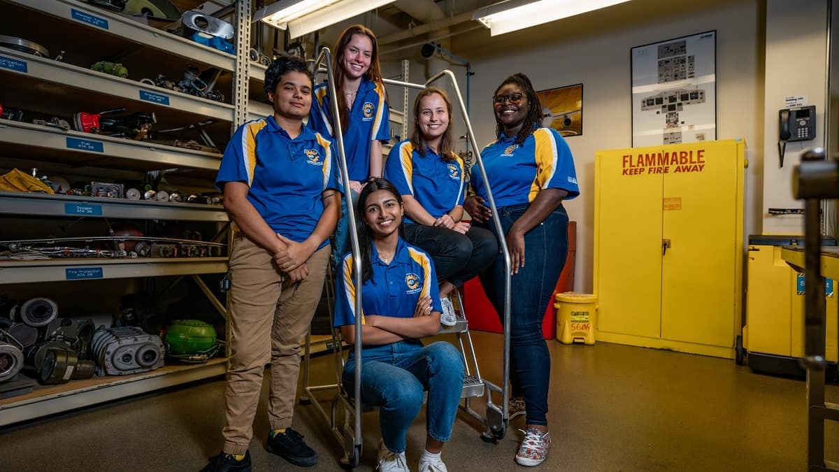 Group of students in a lab.