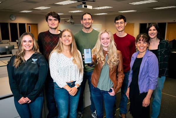 A team of Embry-Riddle students developed an app for pilots in Arizona to check into any of the 60-plus airports in the state