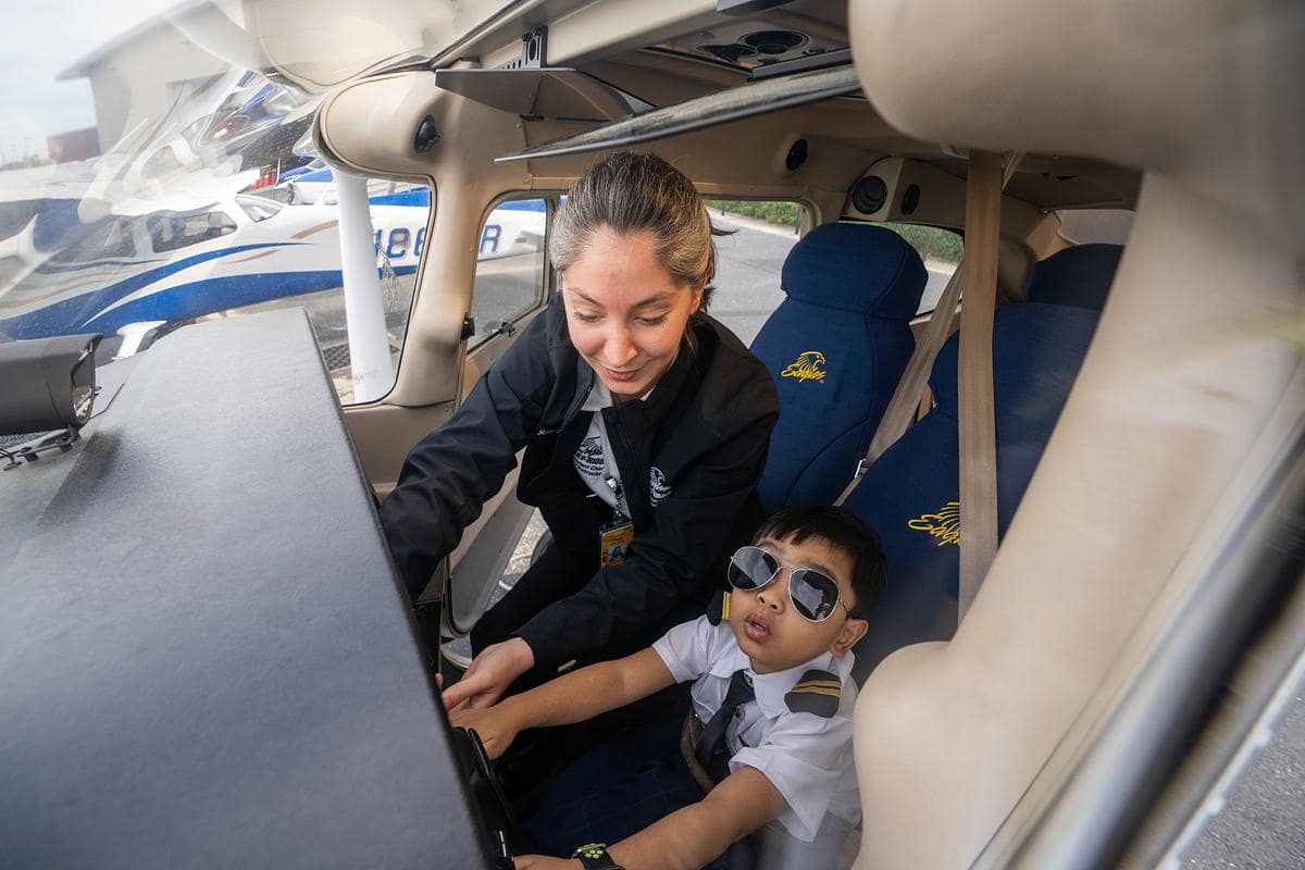 Kryzian checks out a Cessna 172, with an assist from Senior Assistant Chief Flight Instructor Nezahat Sena Seckin.