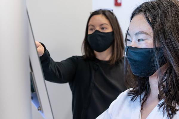Dr. Amber Paul and Olivia Siu in the Omics Lab