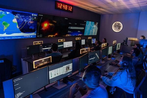 Spaceflight Operations students simulate a rocket launches in real time in Embry-Riddle’s new Satellite Mission Control Center.