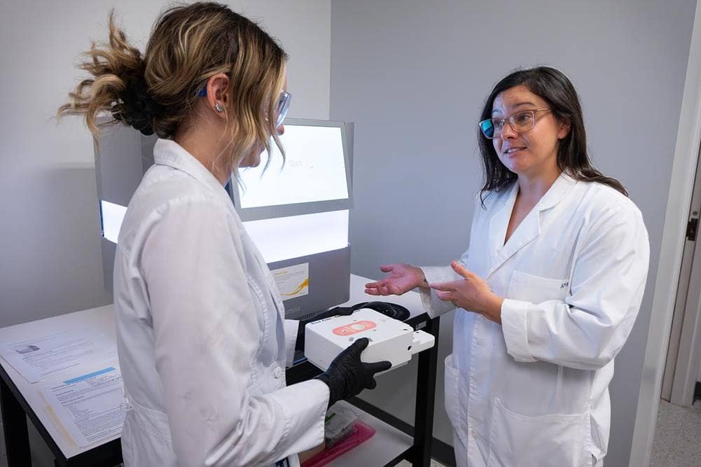 Dr. Amber Paul mentors a student researcher in her Embry-Riddle lab