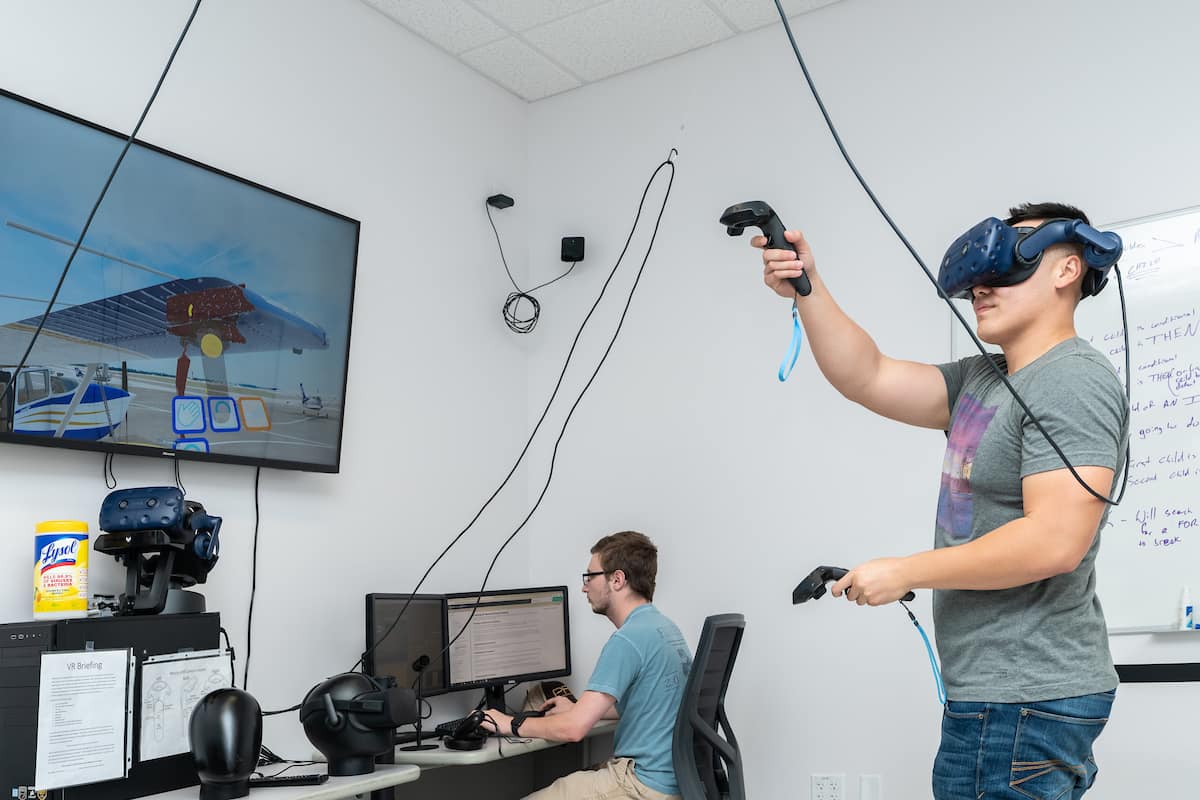 Student Jason Vo checks out the “Cessna 172 Walk-Around” – a simulated pre-flight inspection system now under development in Embry-Riddle’s new Virtual Reality Lab.