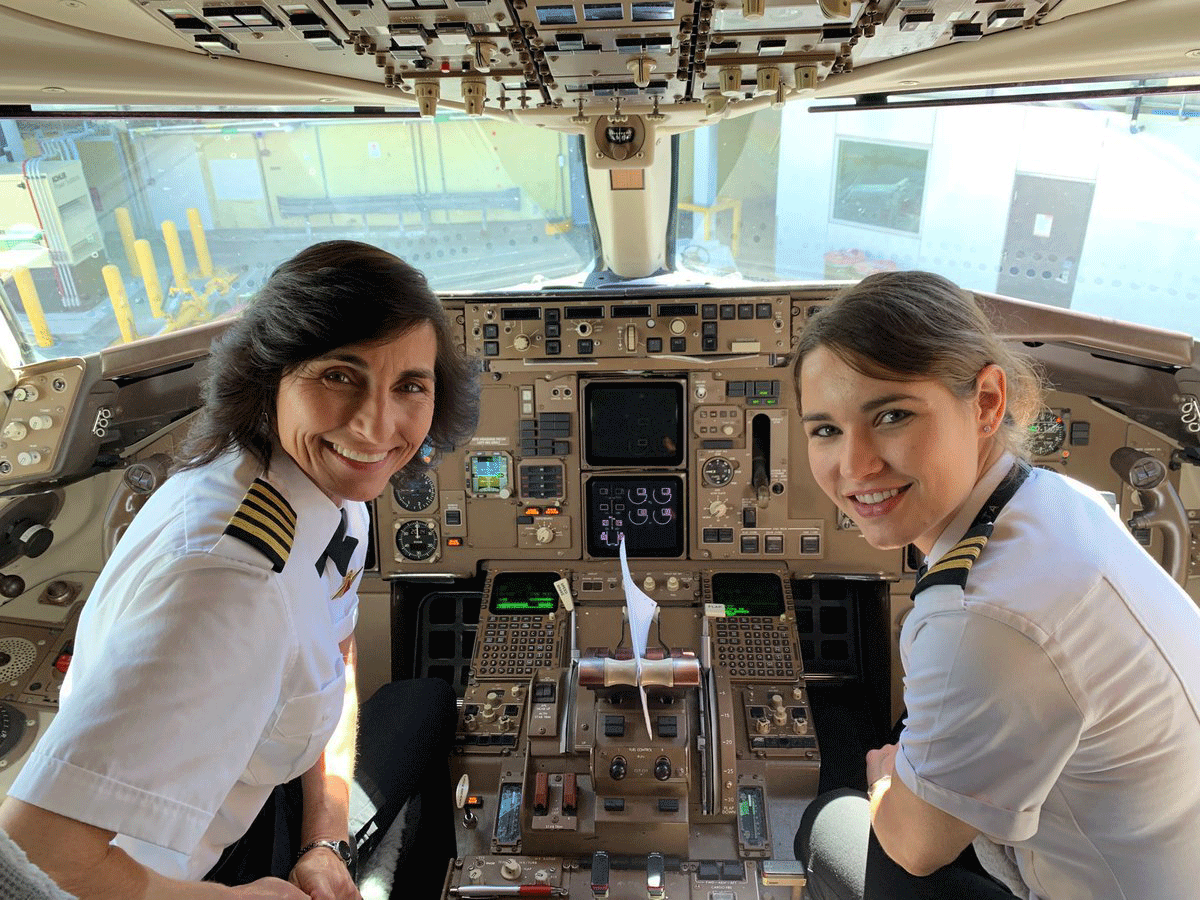 Wendy and Kelly Rexon, pilot and first officer, in a Delta Boeing 757. 