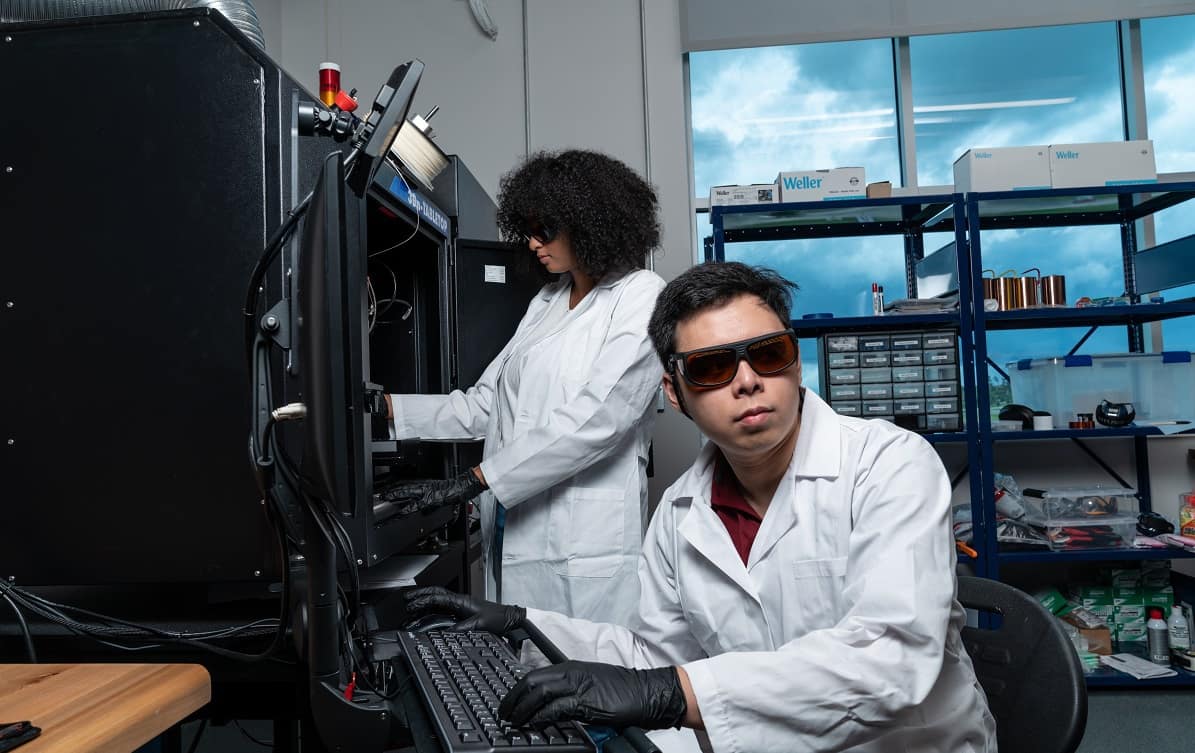 Students Sofia Mvokany and Seng Loong (Hanson) Yu use a state-of-the-art additive manufacturing system integrated with a femtosecond laser for 3D high-frequency electronics in Embry-Riddle’s new Wireless Devices and Electromagnetics (WiDE) Laboratory.