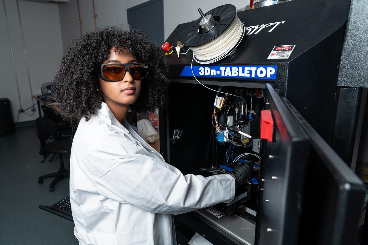 Student Sofia Mvokany uses a state-of-the-art additive manufacturing system integrated with a femtosecond laser for 3D high-frequency electronics in Embry-Riddle’s new Wireless Devices and Electromagnetics (WiDE) Laboratory.