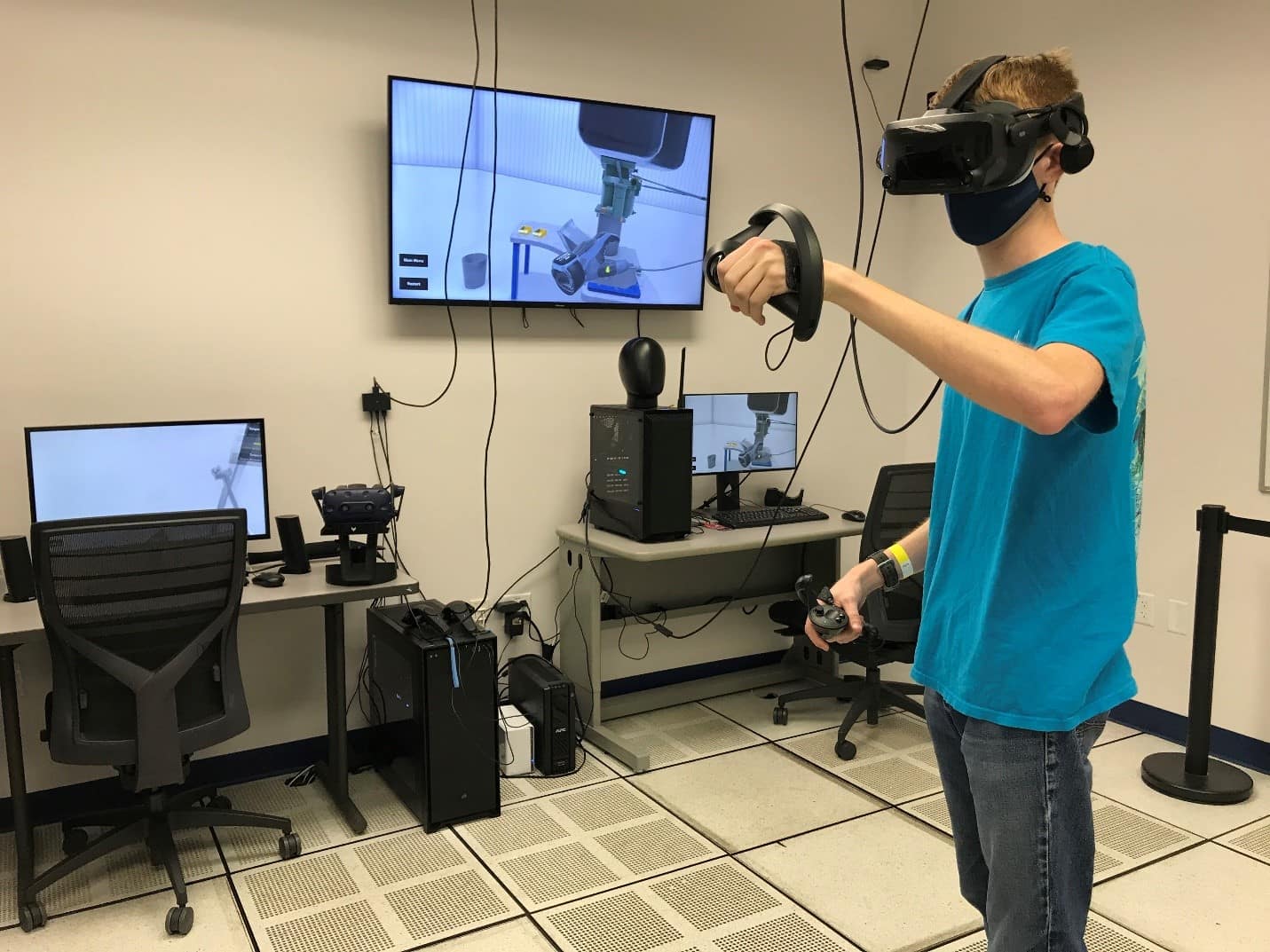 Aviation Maintenance Science senior Cameron Pike tests a virtual reality application that simulates the removal and replacement of an aircraft carburetor — software, currently in beta testing, that he helped develop. (Photo: Embry-Riddle/Chris Piccone)