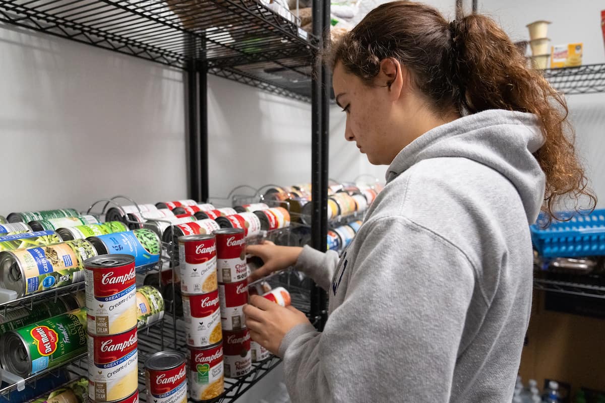 ERAU student volunteers at a food bank.