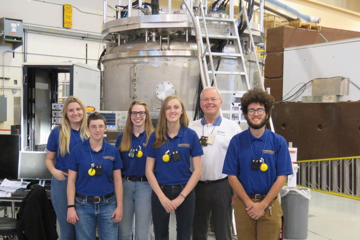 Embry-Riddle Physics Students Pictured at Los Alamos National Laboratory in December